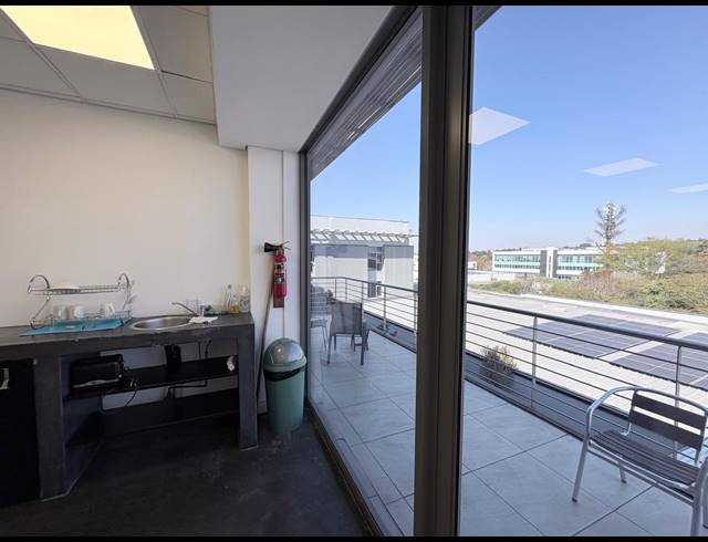 115M² OFFICE TO LET IN MAGALIESSIG